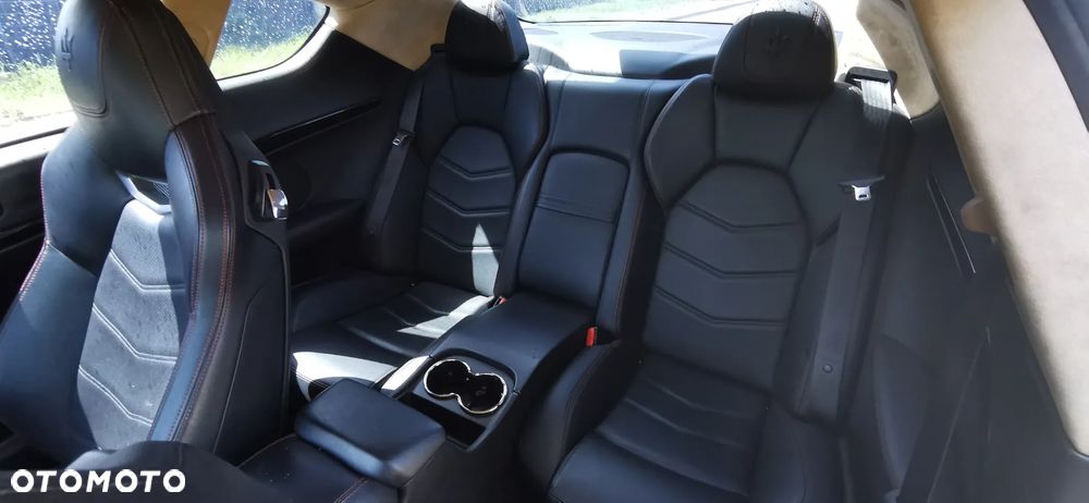 Maserati GranTurismo S Automat - 15