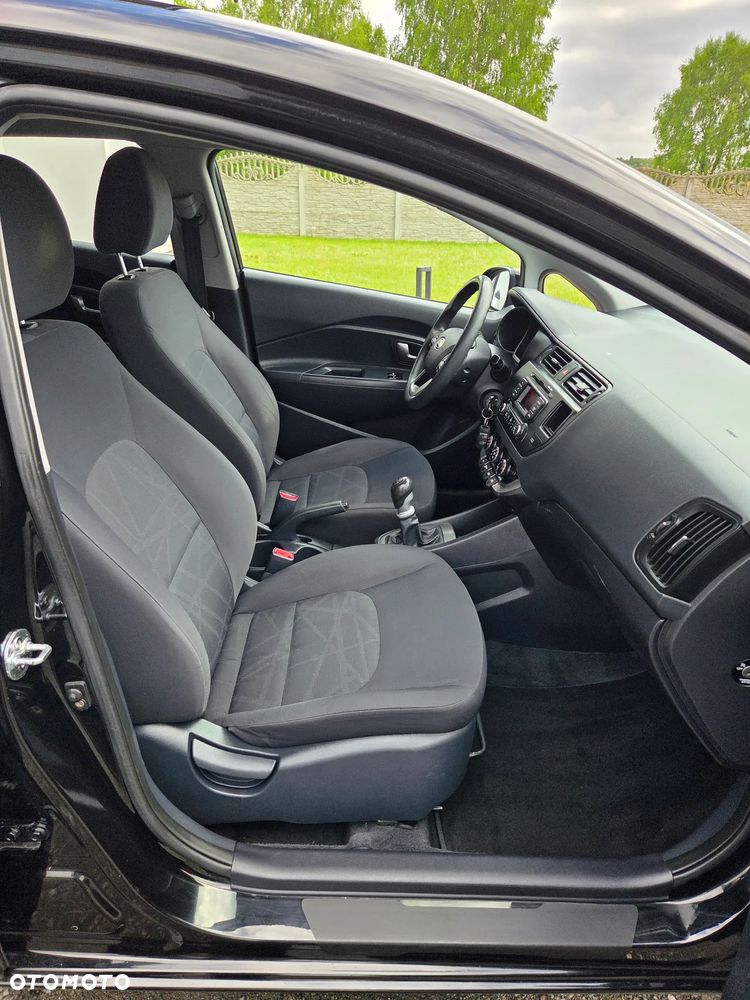 Kia Rio 1.4 Dream Team Edition - 28