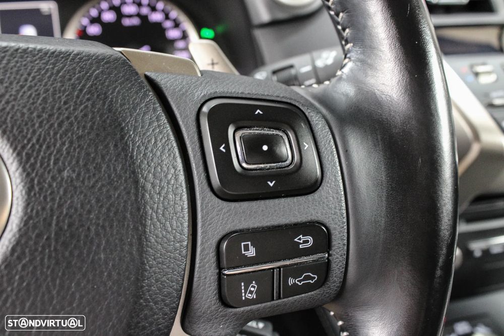 Lexus NX 300h Executive+ - 42