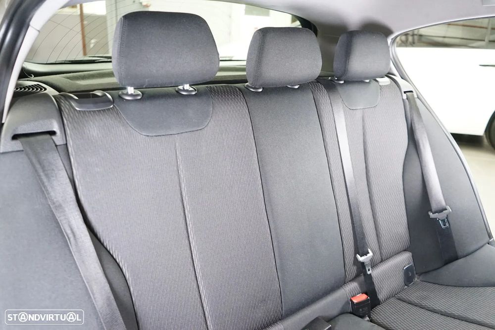 BMW 116 d Line Urban - 39