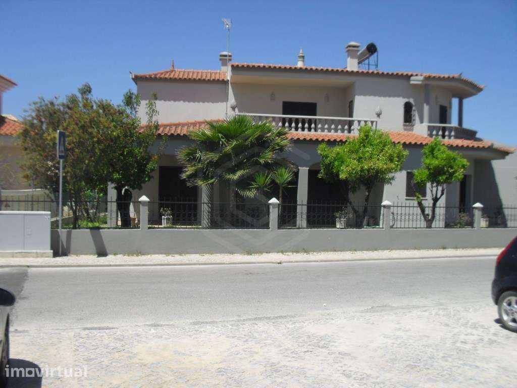 Moradia V4 a pouco minutos do centro da cidade de Loulé, Algarve - Grande imagem: 5/38