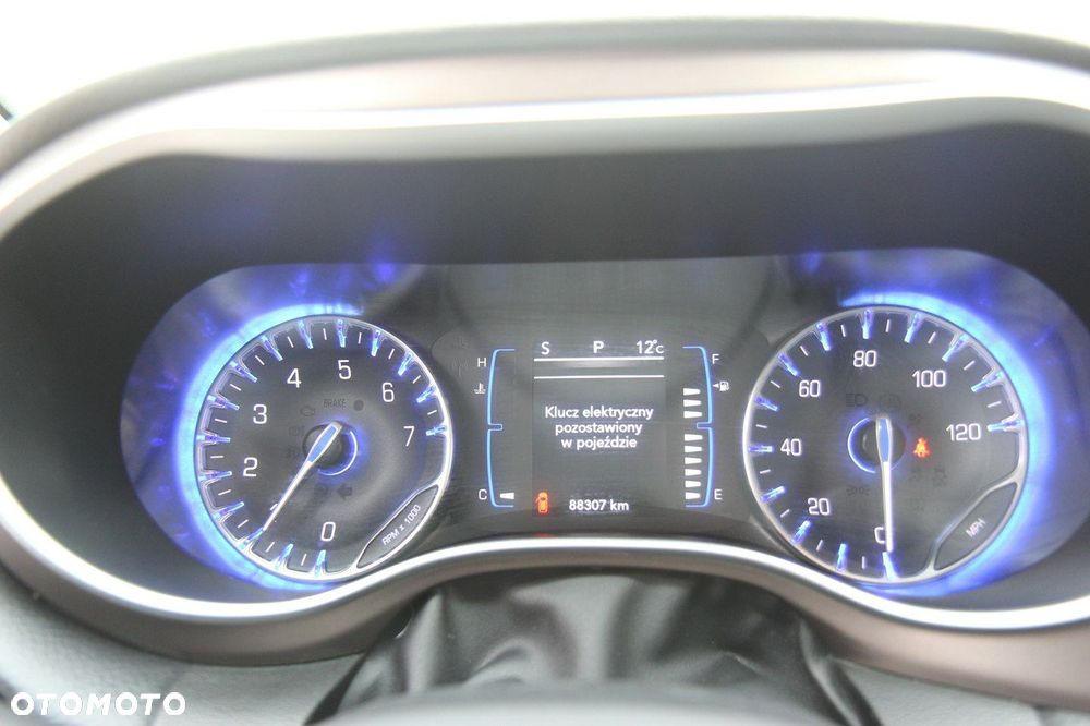 Chrysler Pacifica - 20