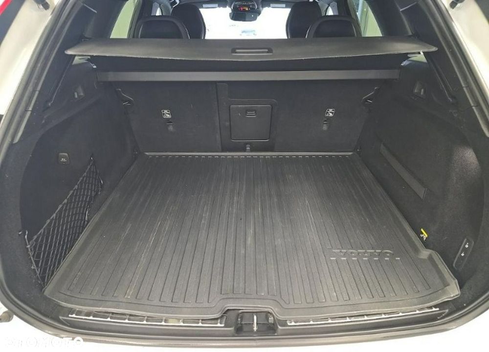 Volvo XC 60 T5 AWD R-Design - 10