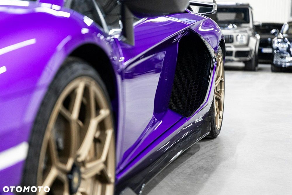Lamborghini Aventador - 22