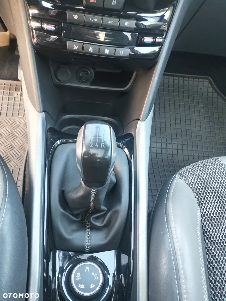 Peugeot 2008 1.2 Pure Tech Allure S&S - 18