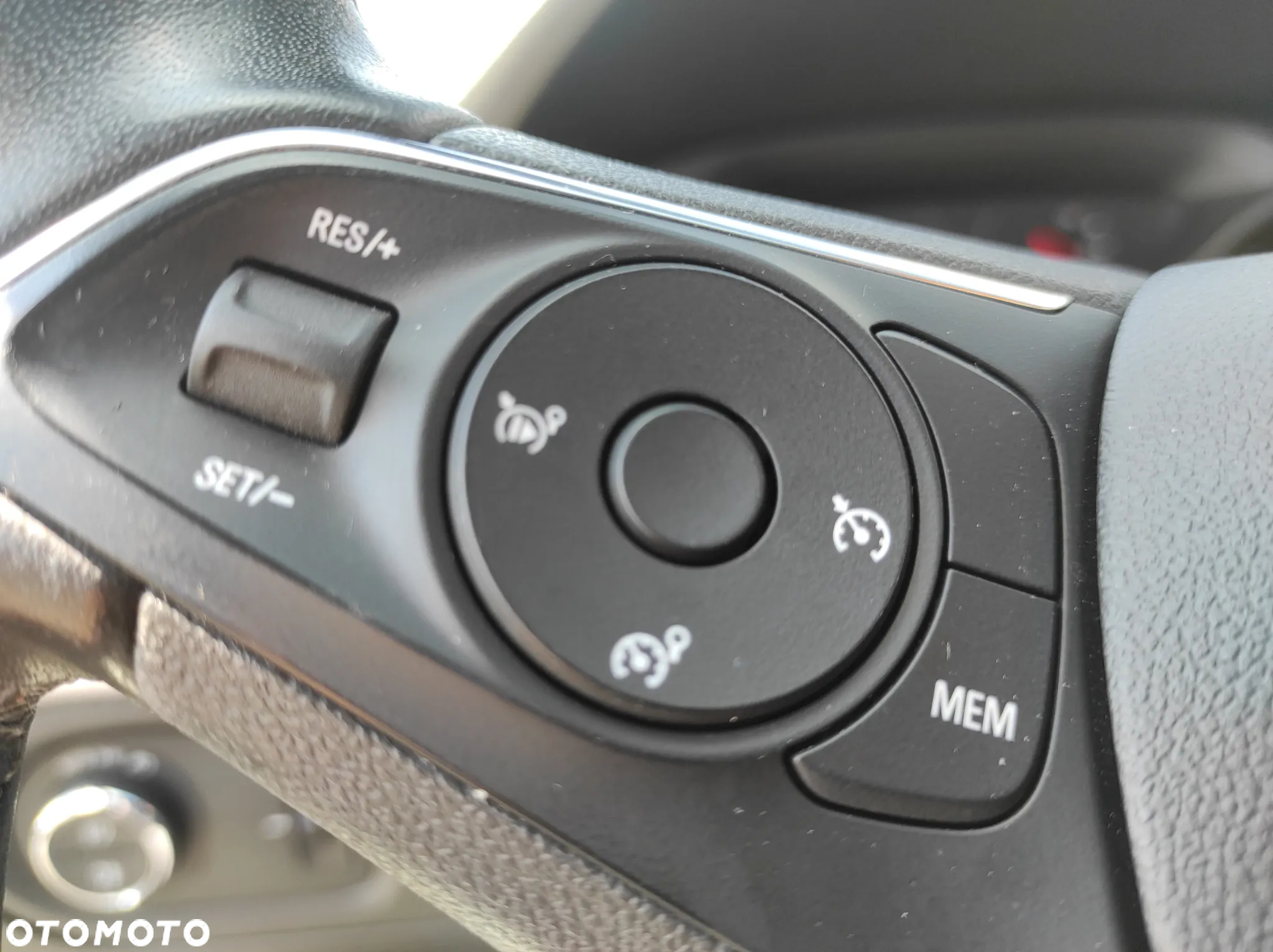 Opel Grandland X 1.2 T Innovation S&S - 13