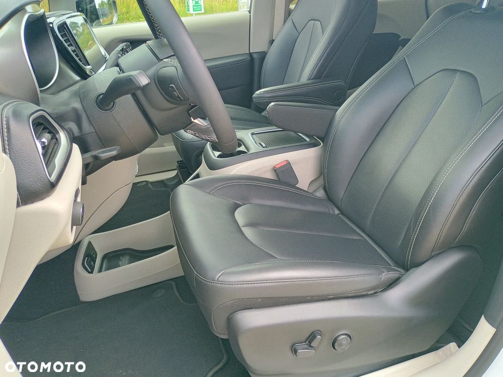 Chrysler Pacifica - 23