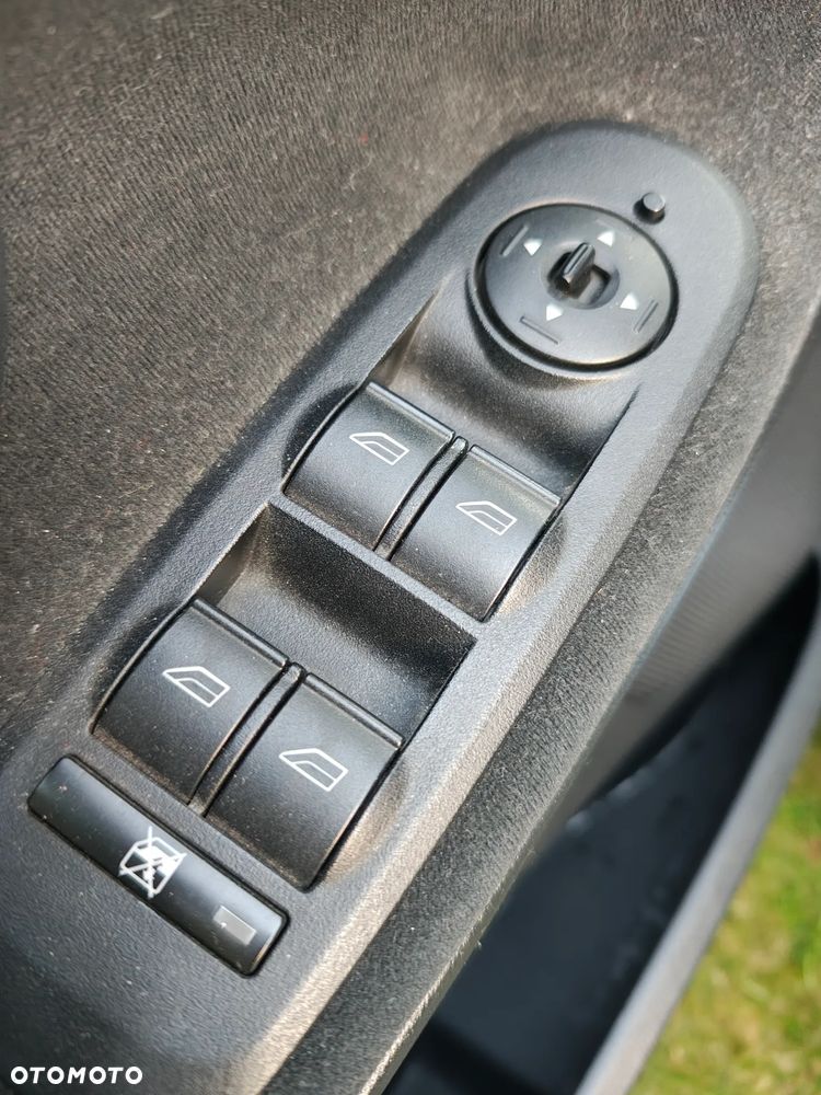 Ford S-Max 2.5 Titanium - 11