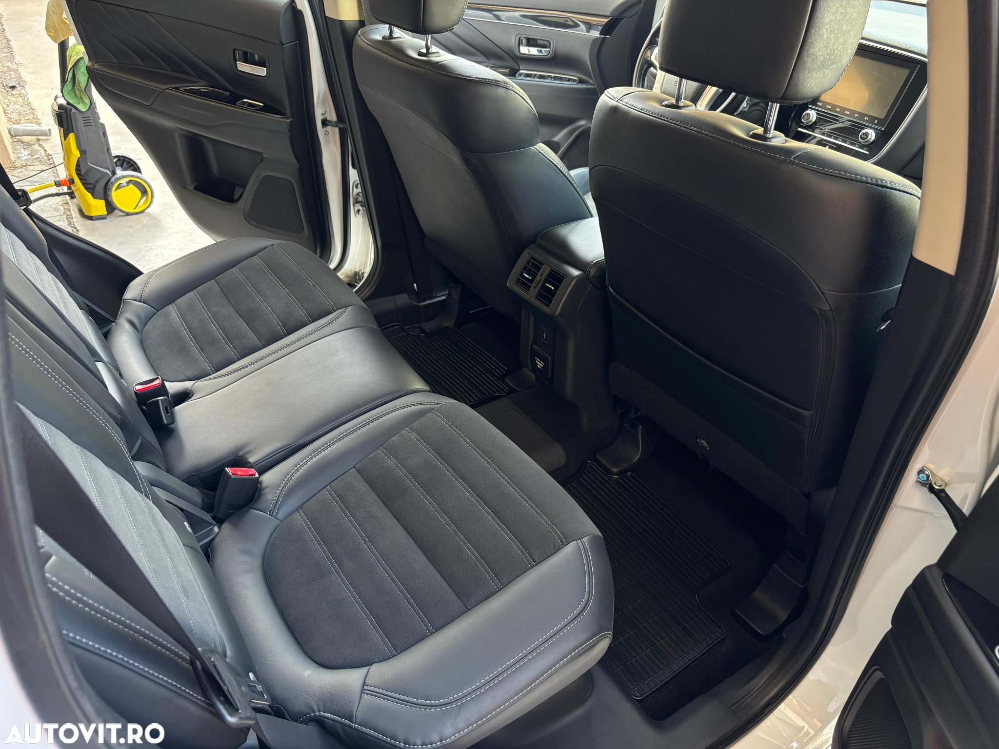 Mitsubishi Outlander 2.4 4WD Plug-In Hybrid Diamant+ - 19