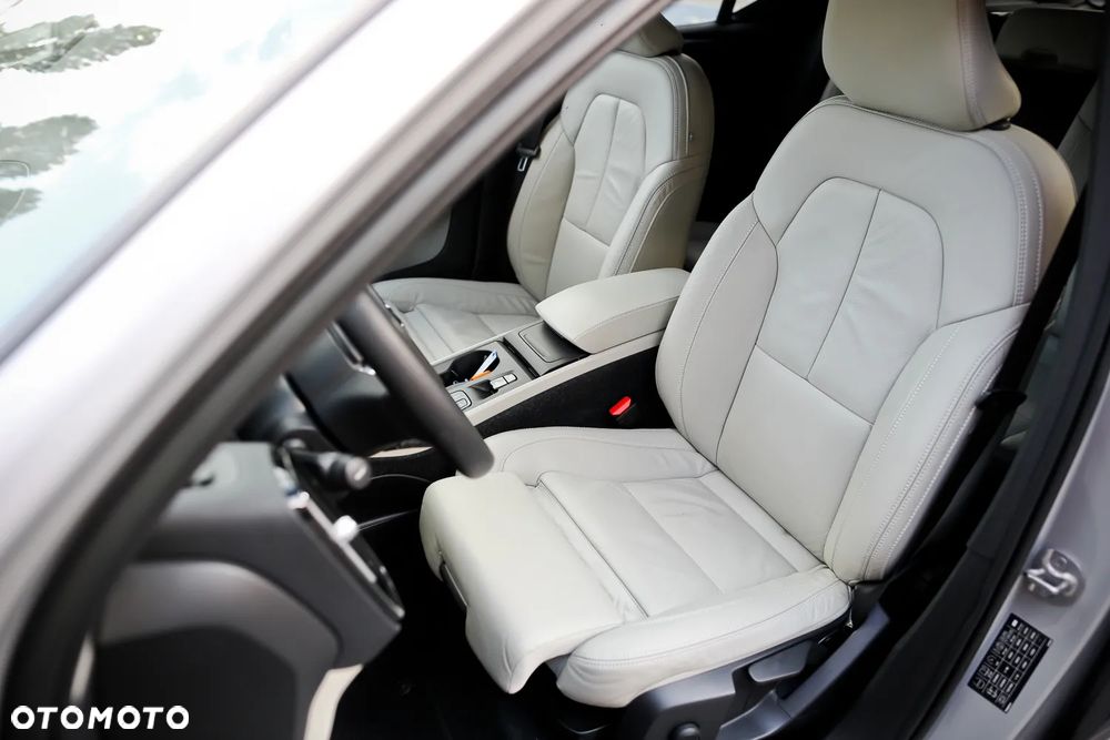 Volvo XC 40 B4 AWD Ultimate Bright - 20