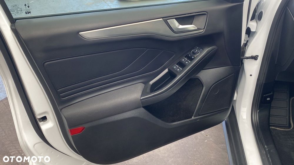 Ford Focus 1.0 EcoBoost mHEV Titanium X - 14