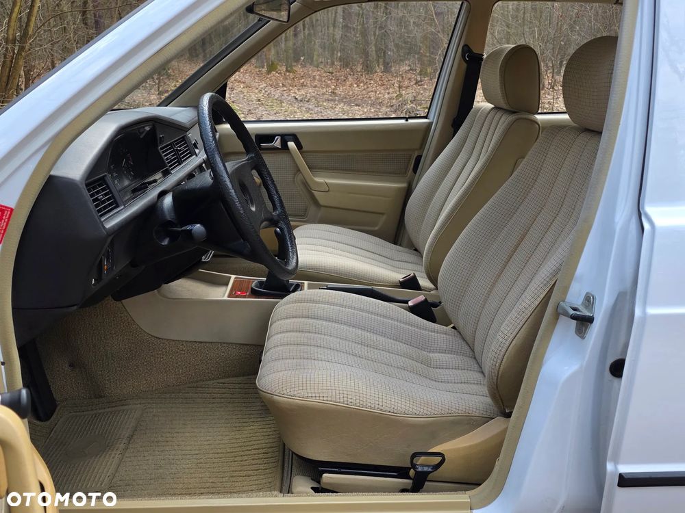 Mercedes-Benz W201 (190) - 28