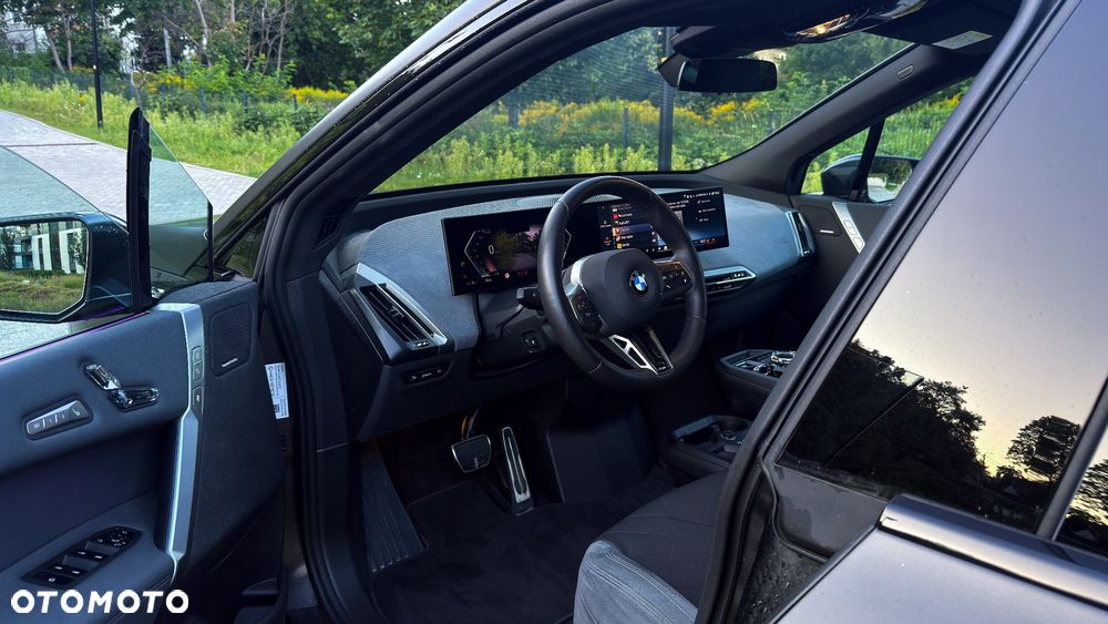 BMW iX - 22