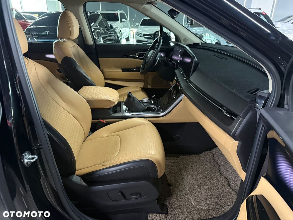 Kia Carnival - 16
