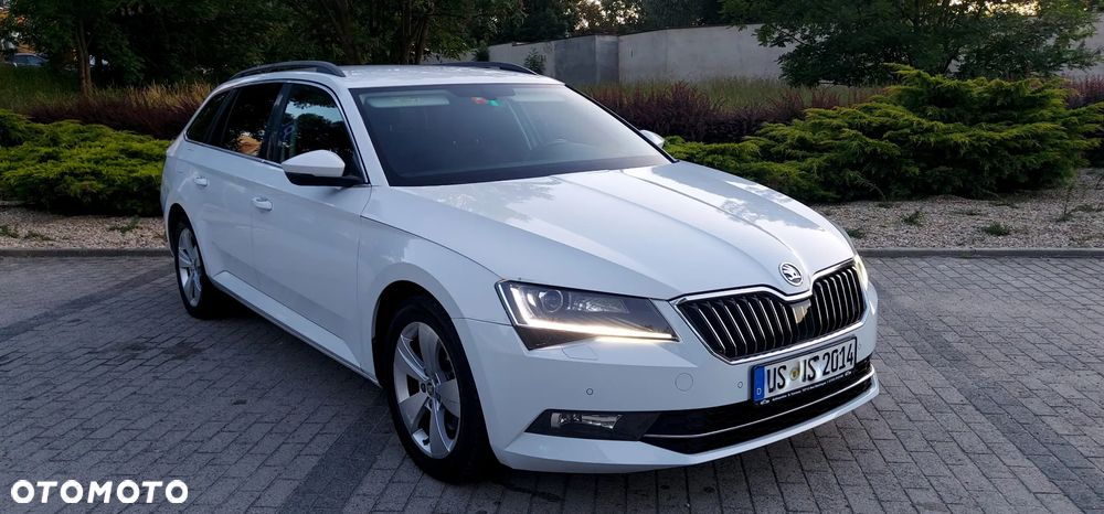 Skoda Superb 2.0 TDI Premium Edition - 17