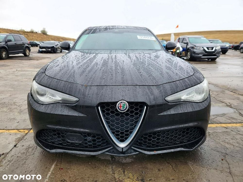 Alfa Romeo Giulia 2017 photo 2