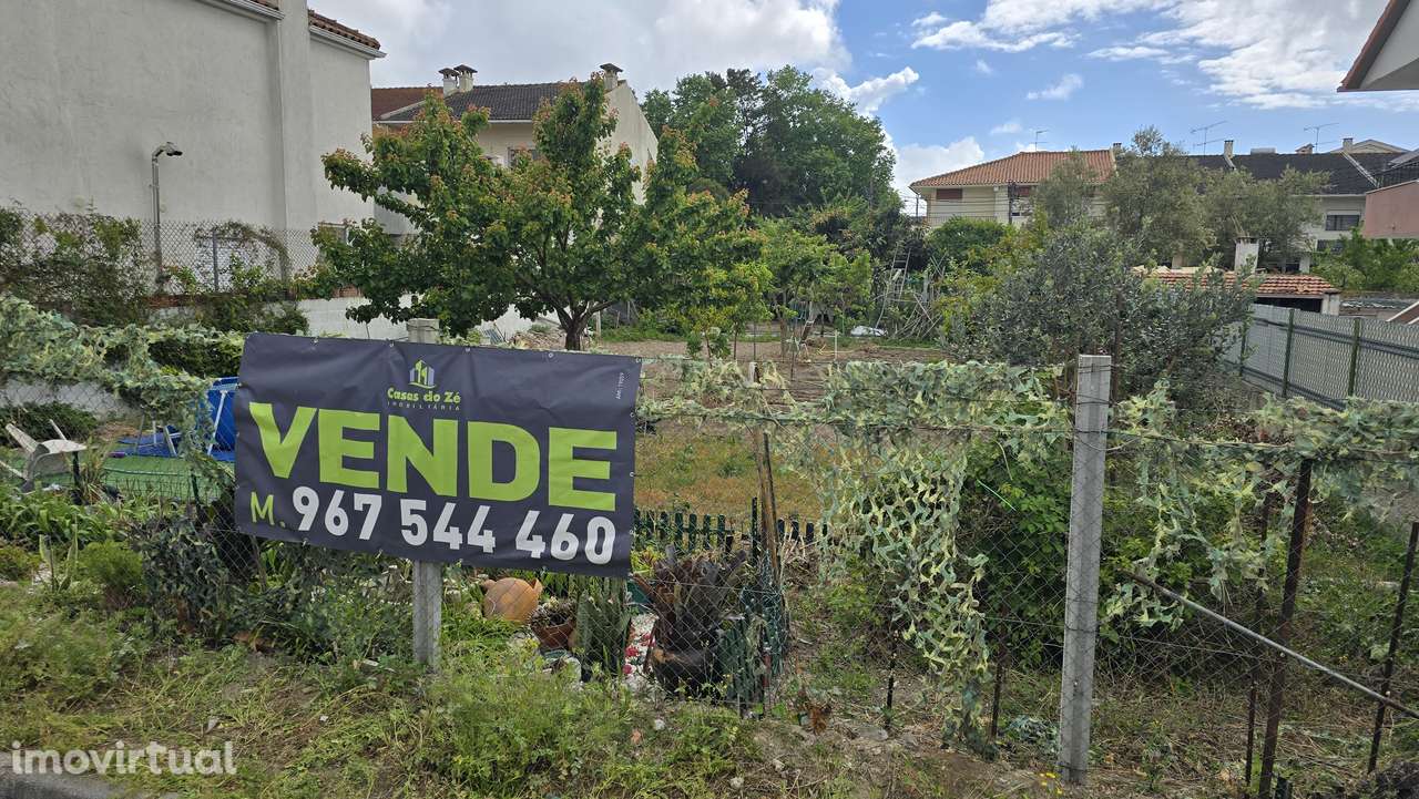 Terreno urbano com acesso pavimentado e vedação - Grande imagem: 2/10