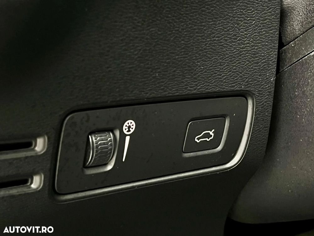 Volvo XC 40 T5 AWD Momentum - 24