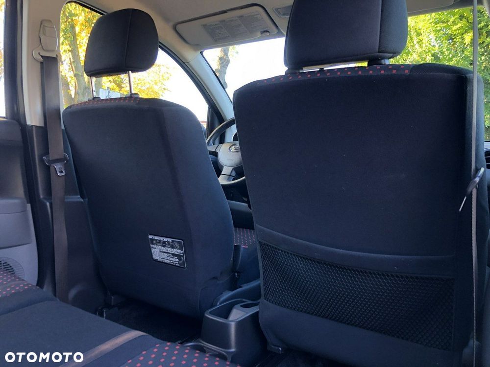 Daihatsu Sirion - 12