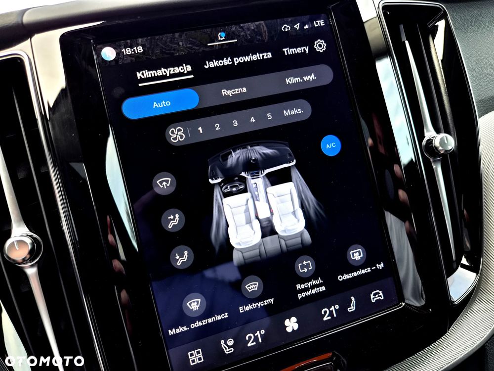 Volvo XC 60 B4 D AWD Plus Dark - 19