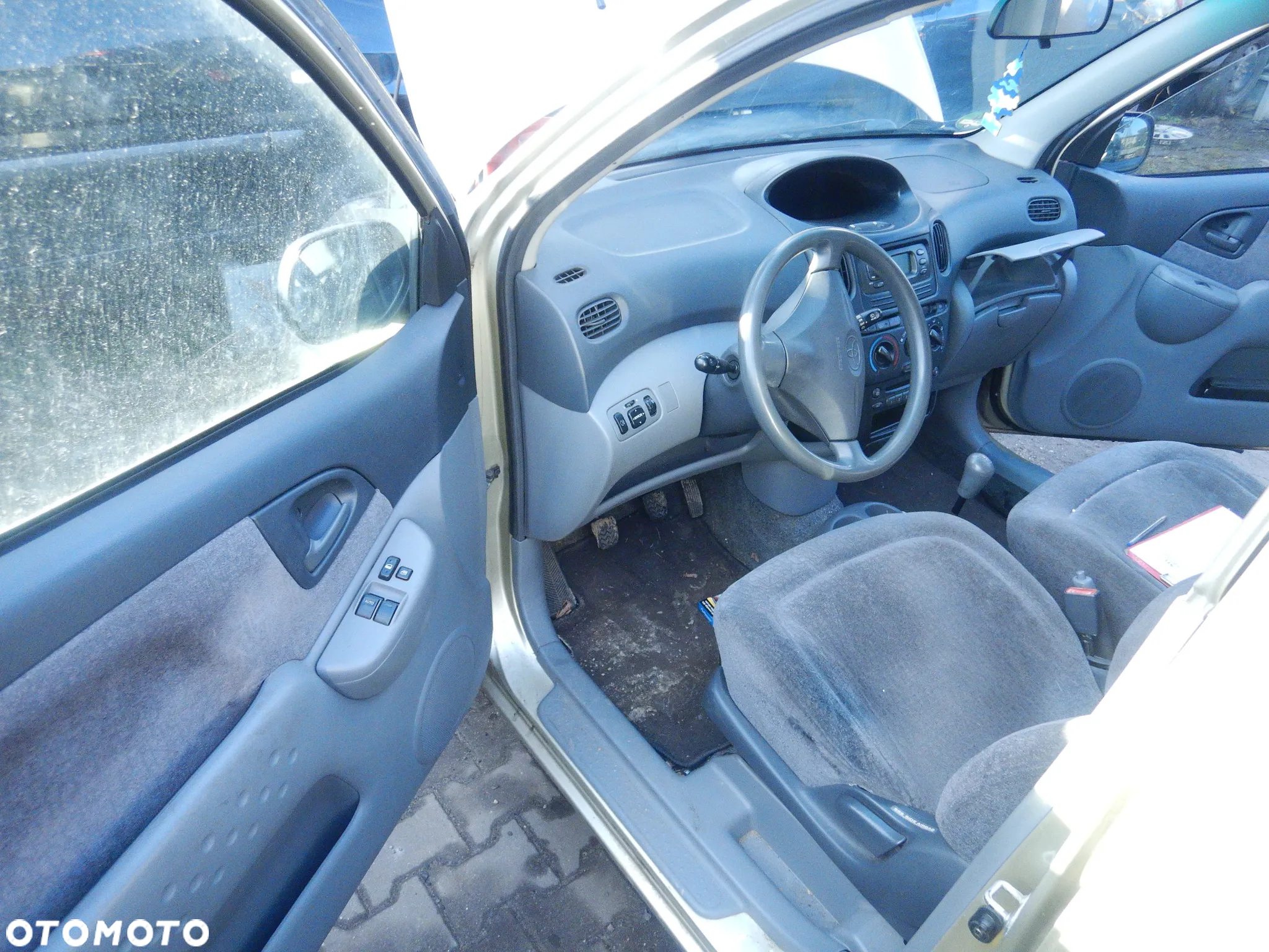 CZĘŚCI - Toyota Yaris verso 1,3VVTI 2NZ-FE 63KW 86KM 2000r. lakier 583 INDEX - 8117 - 6