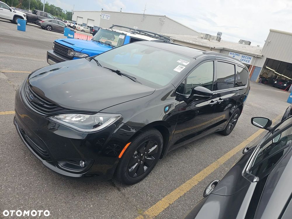 Chrysler Pacifica - 2