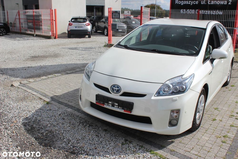 Toyota Prius (Hybrid) Executive - 28
