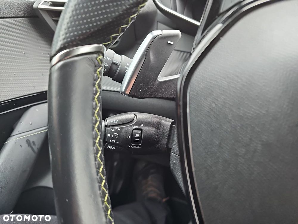 Peugeot 208 - 23