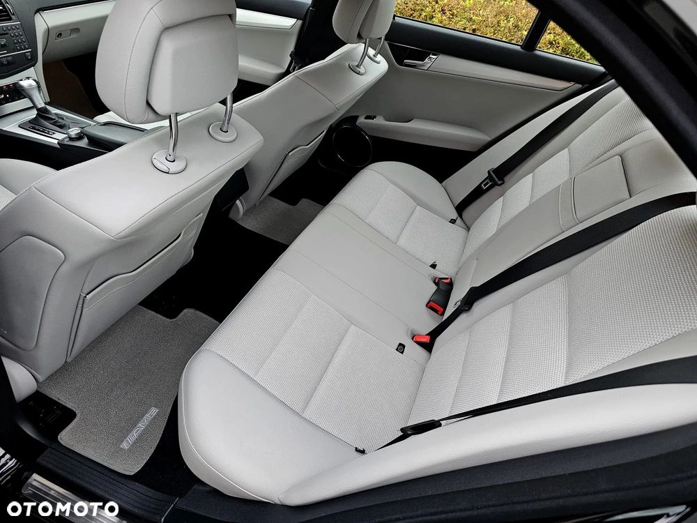 Mercedes-Benz Klasa C 280 7G-TRONIC Avantgarde Sport Edition + - 26