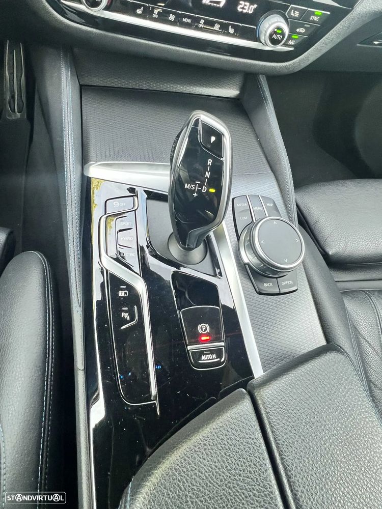 BMW 530 e Pack Desportivo M - 16