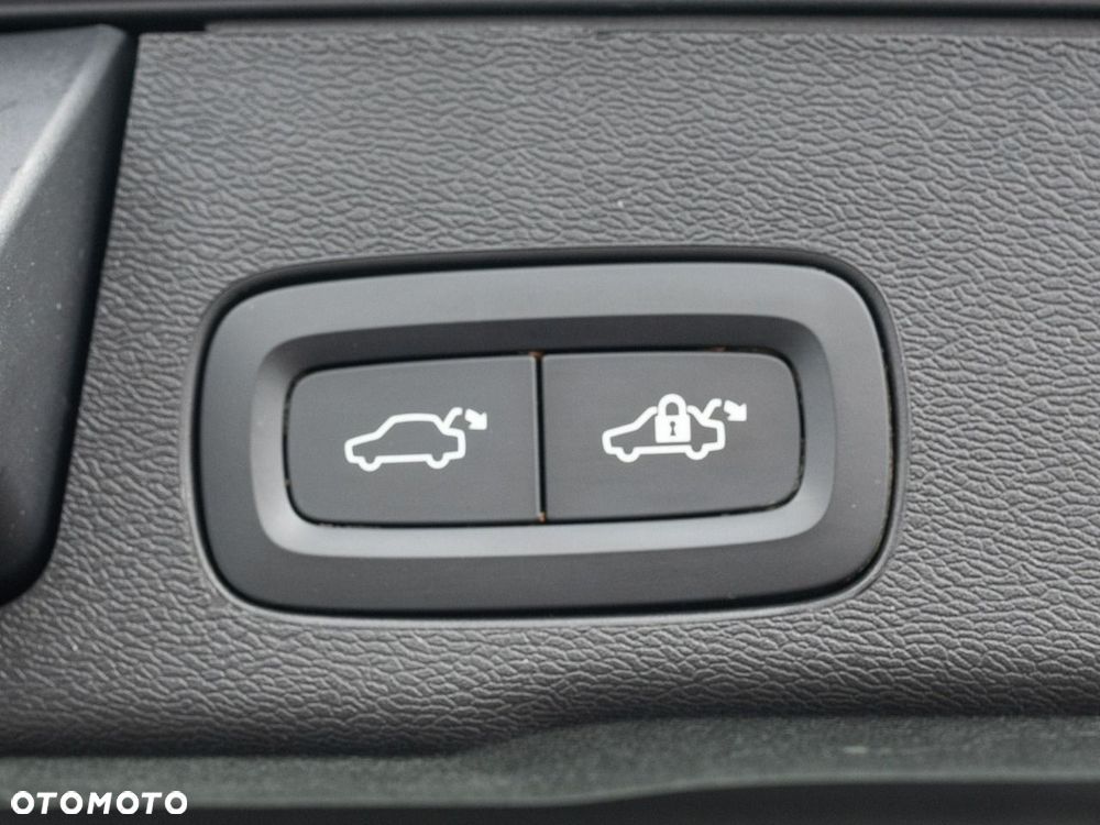 Volvo XC 60 B5 B AWD Plus Dark - 26