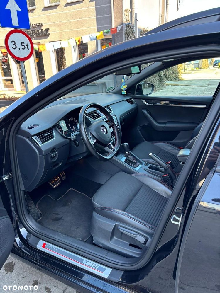 Skoda Octavia 2.0 TDI DSG RS - 36
