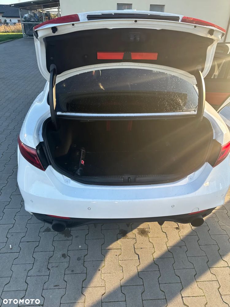 Alfa Romeo Giulia 2.0 Turbo Veloce - 11