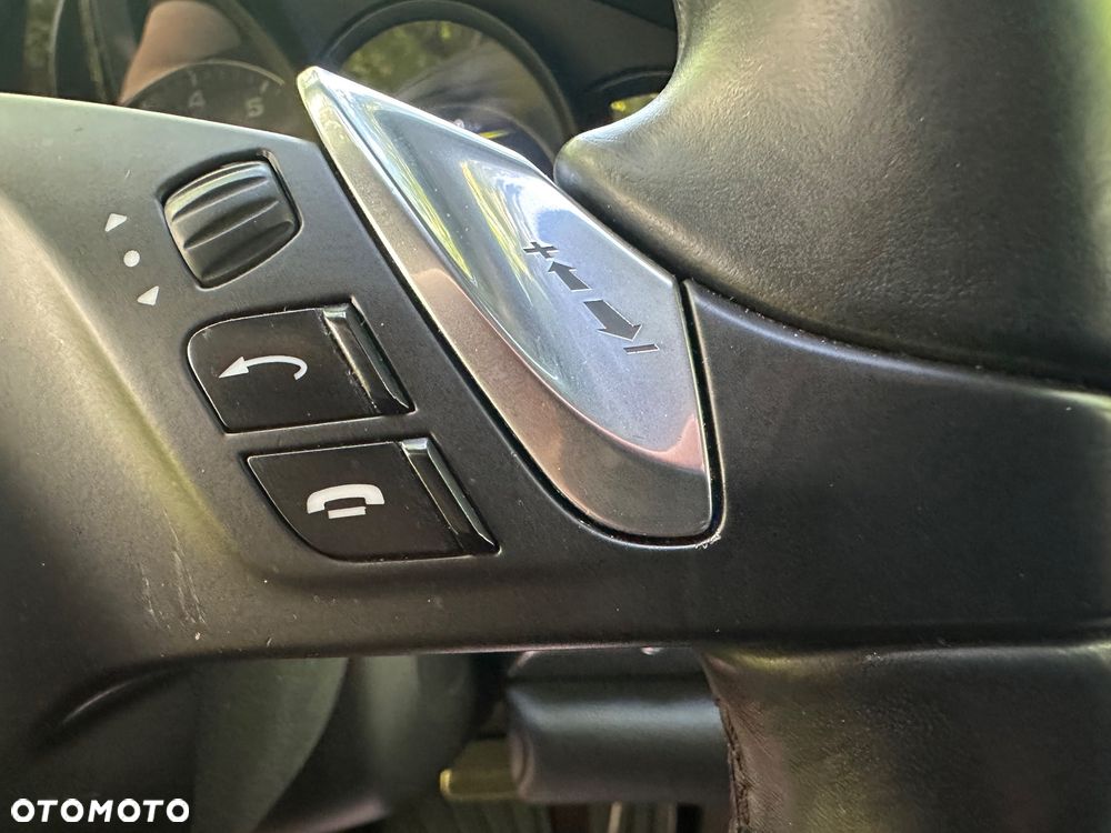 Porsche Panamera 4S PDK - 17