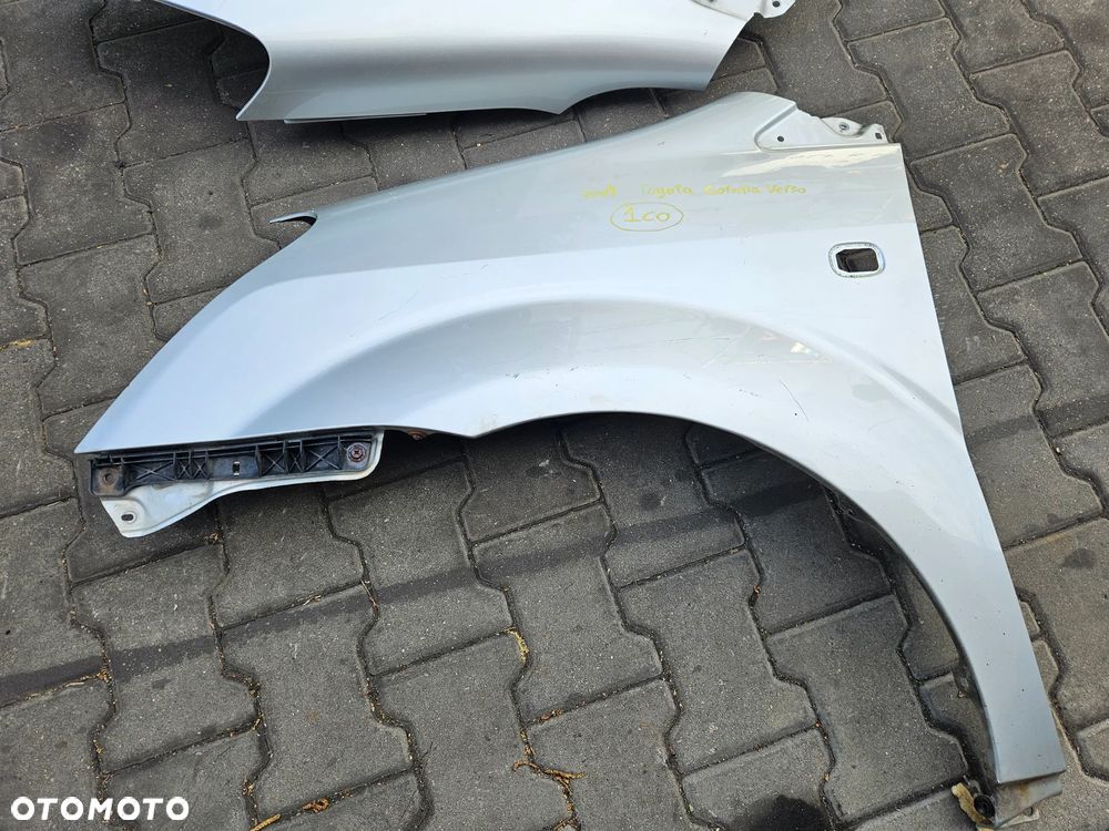 Toyota Corolla Verso Błotnik przód przedni prawy lewy 1C0 - 4