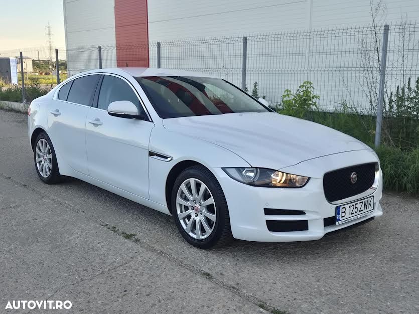 Jaguar XE 2.0 AWD Prestige - 2