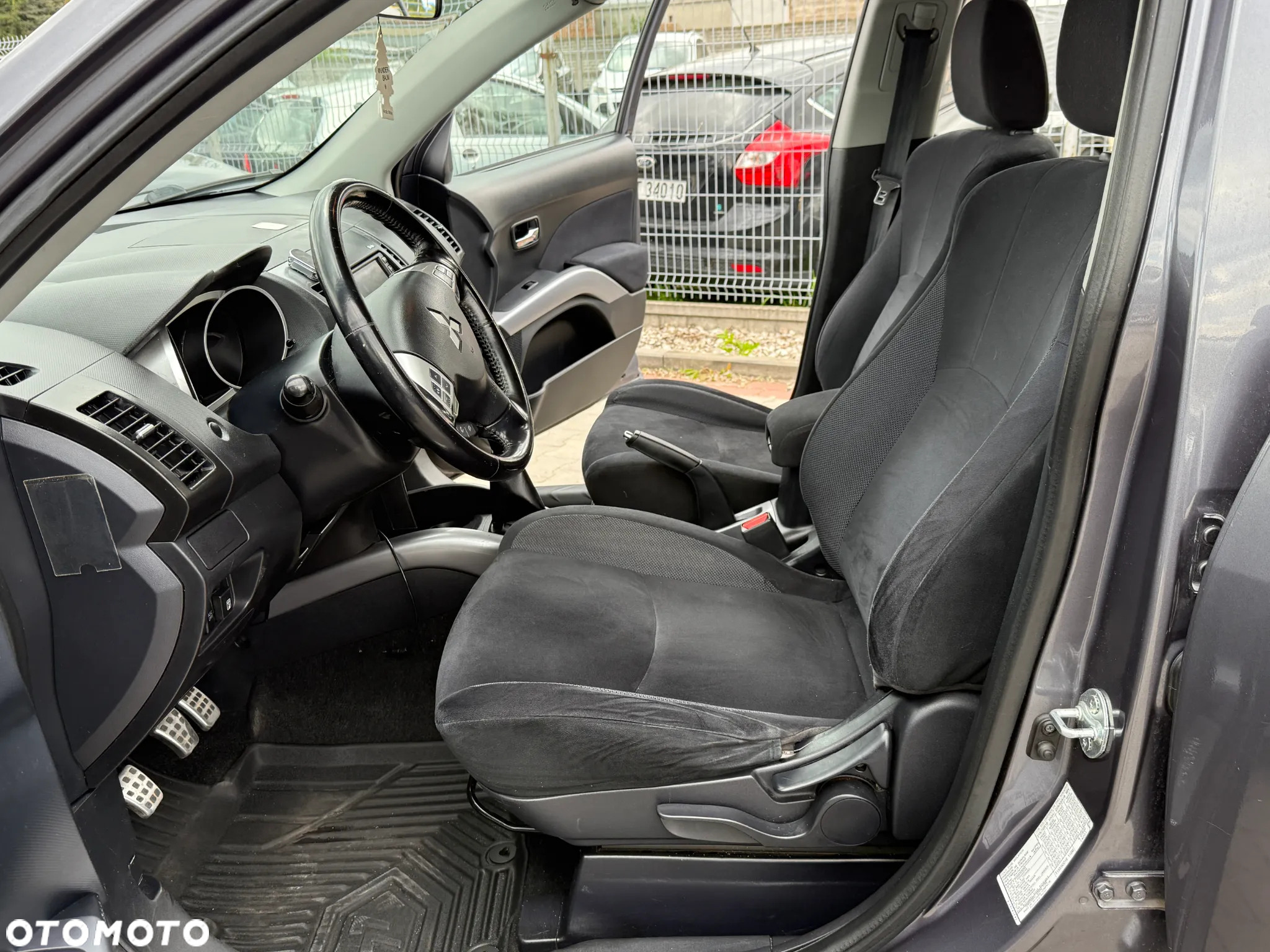 Mitsubishi Outlander 2.4 Intense + - 21