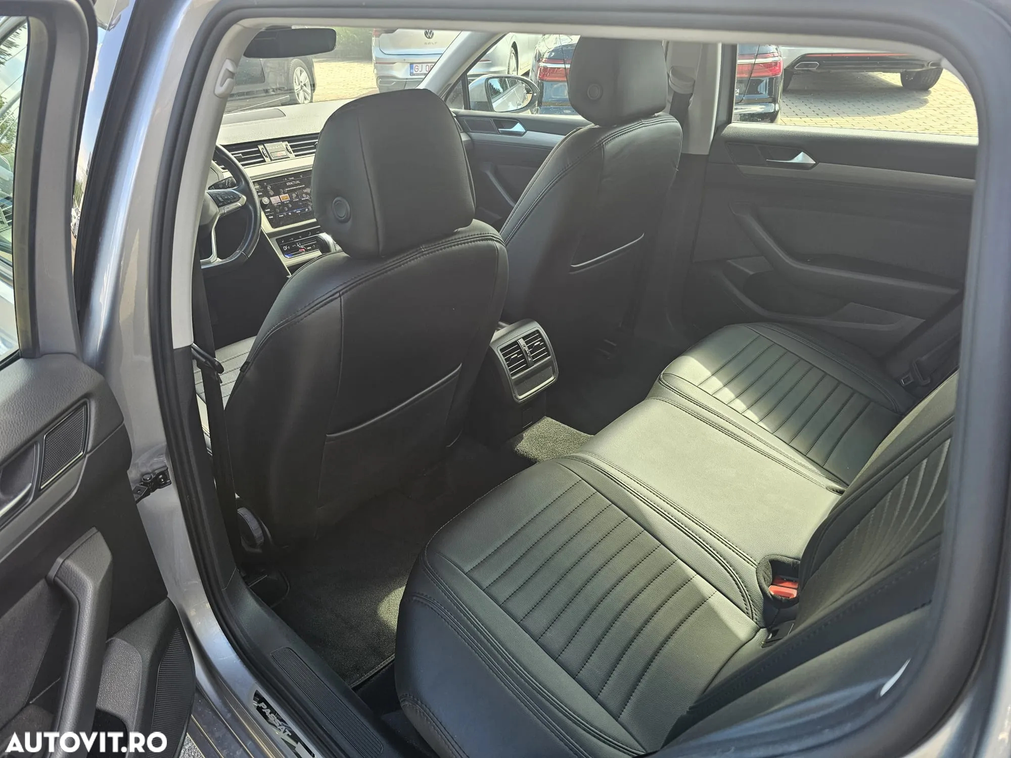 Volkswagen Passat Variant 2.0 TDI DSG Advance - 11