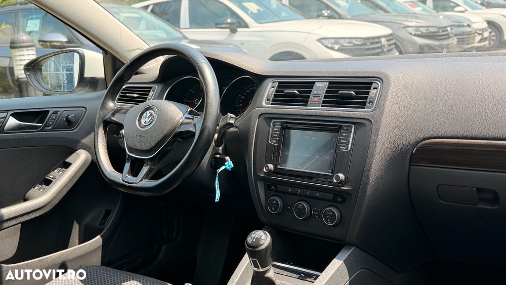 Volkswagen Jetta - 12
