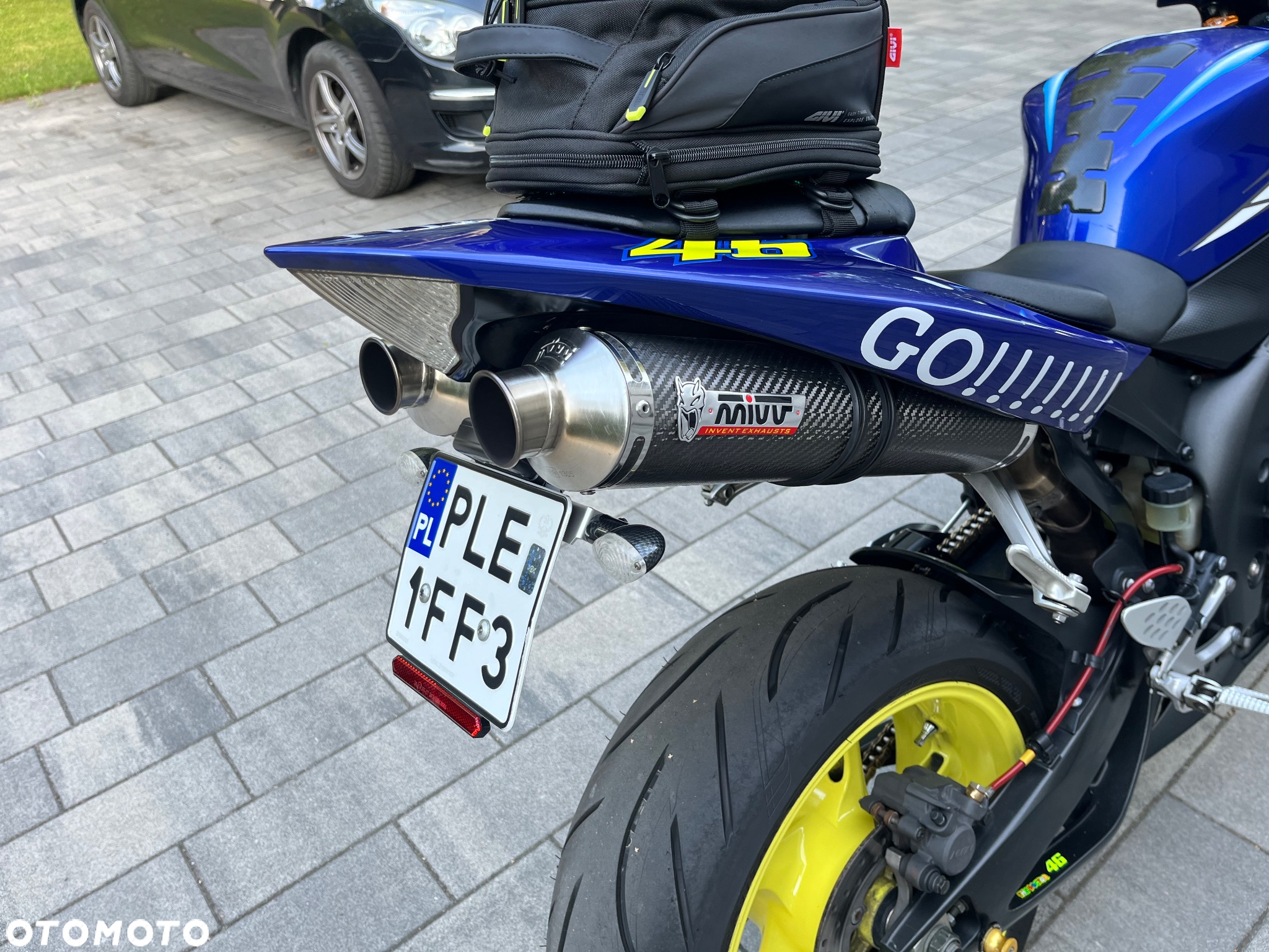 Yamaha R1 - 8