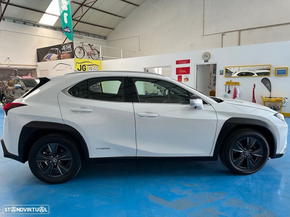 Lexus UX 250h Business - 8