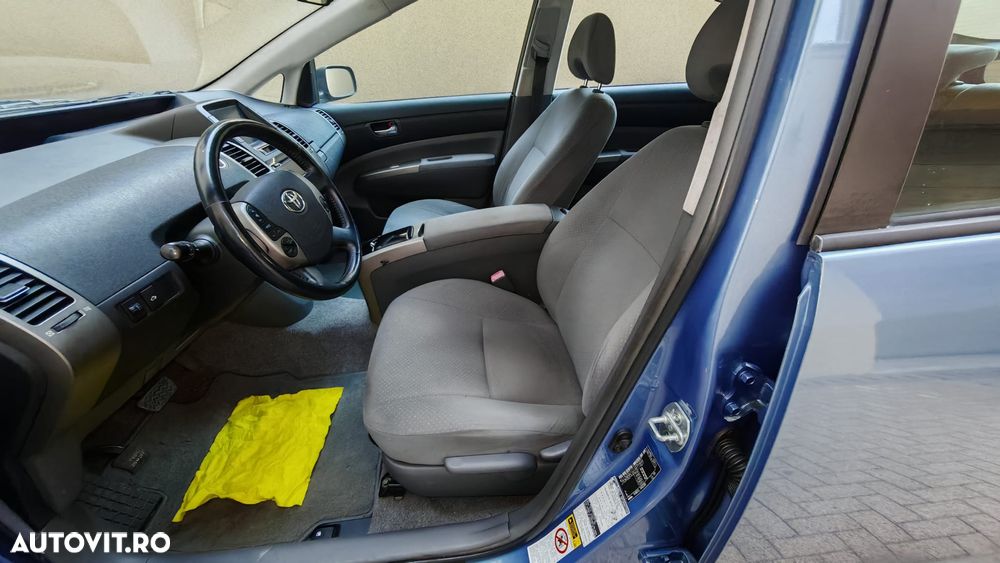 Toyota Prius (Hybrid) - 30