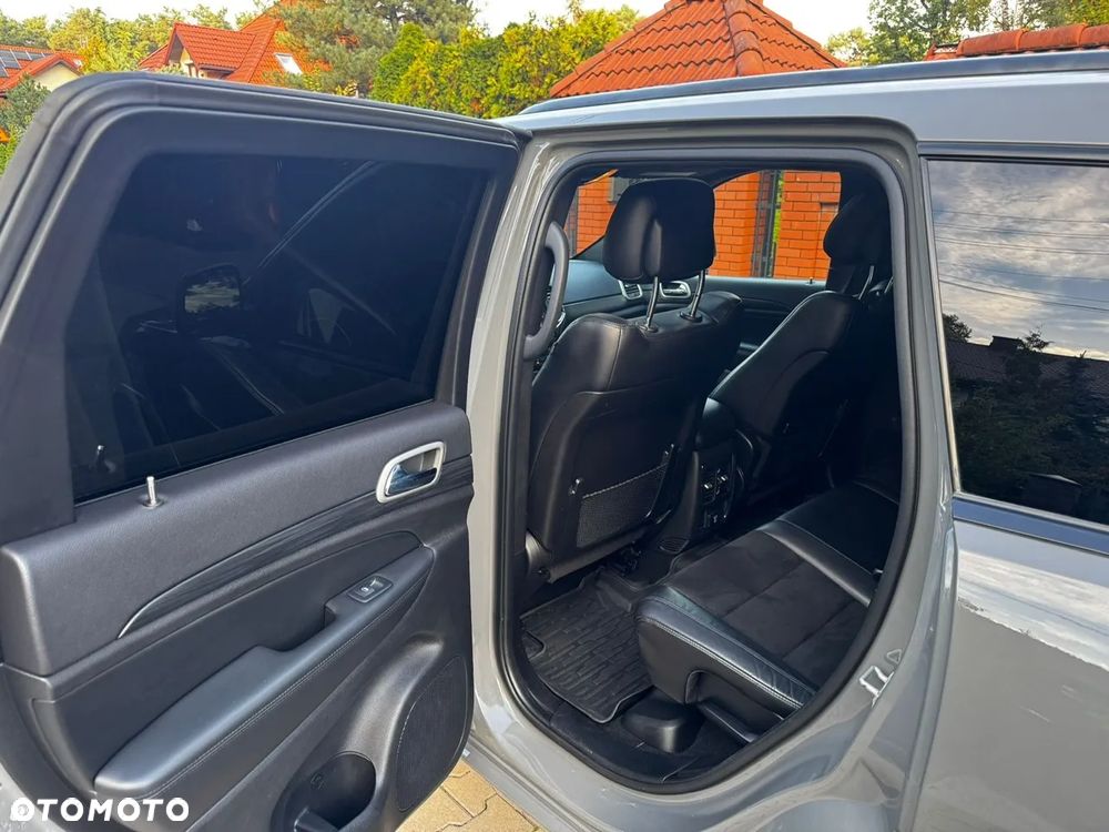 Jeep Grand Cherokee - 27