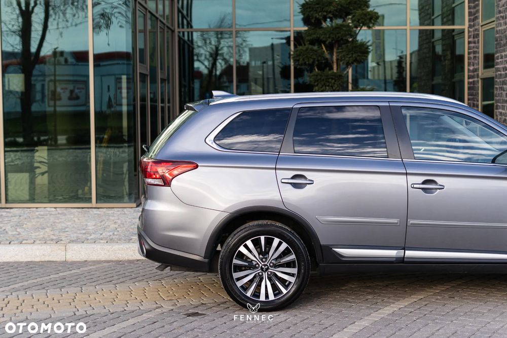 Mitsubishi Outlander - 16