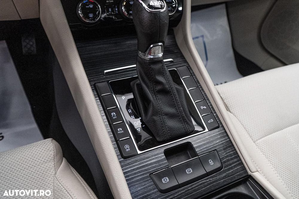 Skoda Superb 2.0 TSI 4X4 DSG Style - 29
