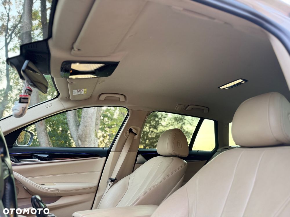 BMW Seria 5 520d M Sport - 38