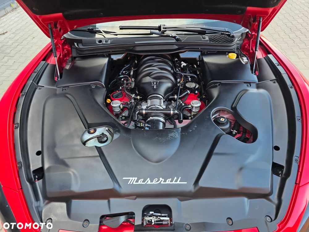 Maserati GranTurismo S Automat - 34