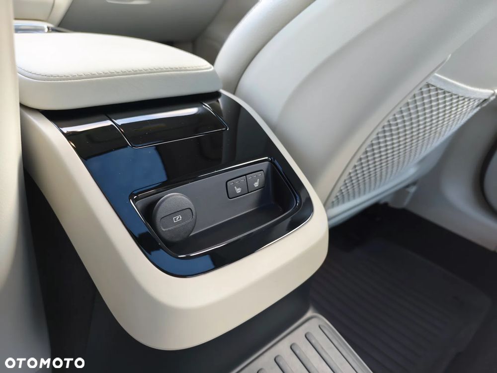 Volvo S60 T8 Recharge AWD Plus Dark - 19