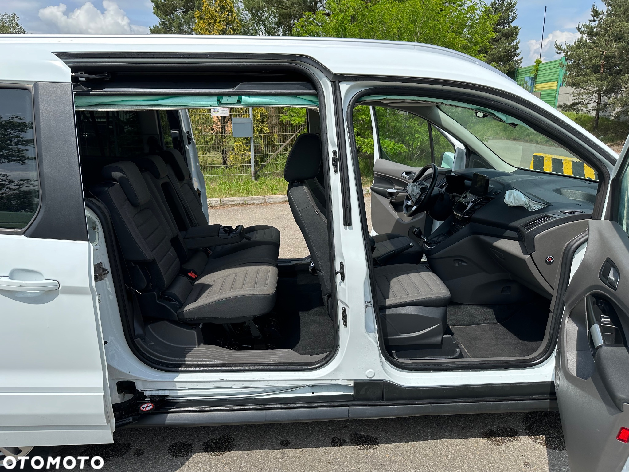 Ford Tourneo Connect Grand - 26