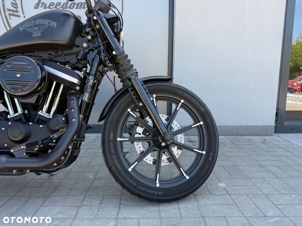Harley-Davidson Sportster Iron 883 - 2